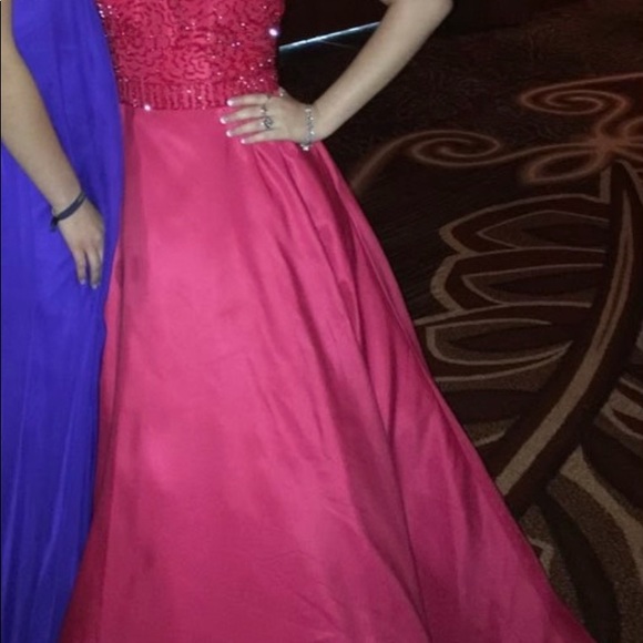 Beautiful Sherri Hill Red Evening Gown-Full Length - Picture 14 of 15